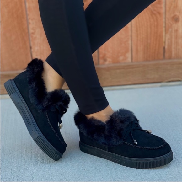 Black Fuzzy Furry Slip-on Moccasin Slippers - Picture 2 of 12